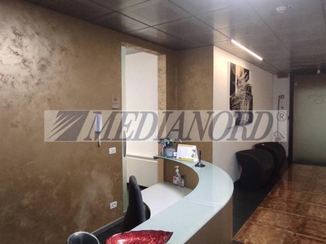Locale Commerciale in vendita a Azzano San Paolo, Lombardia