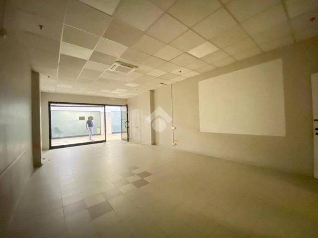 Locale Commerciale in vendita a Azzano San Paolo, Lombardia