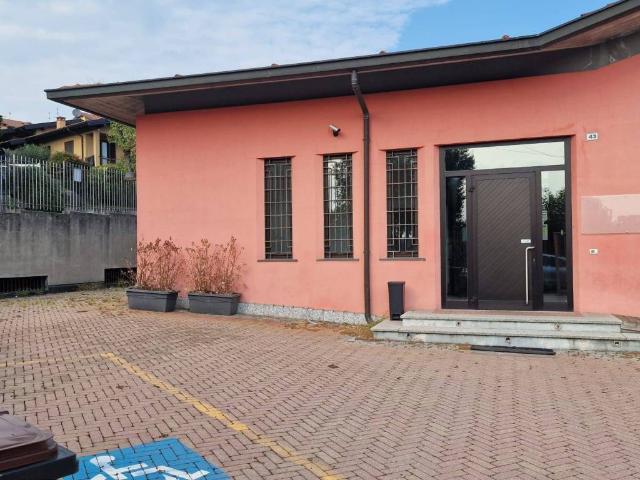 Locale Commerciale in vendita a Azzate, Varese