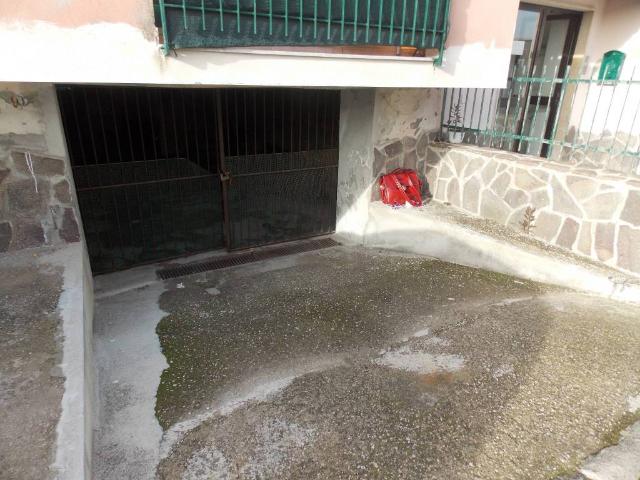 Locale Commerciale in vendita a Torregaveta, Bacoli