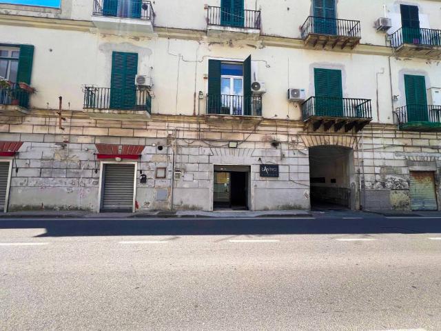 Locale Commerciale in vendita a Bacoli, Campania