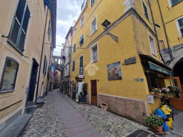 Locale Commerciale in vendita a Badalucco, Liguria