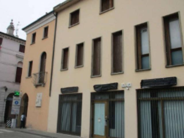 Locale Commerciale in vendita a Salvaterra, Badia Polesine
