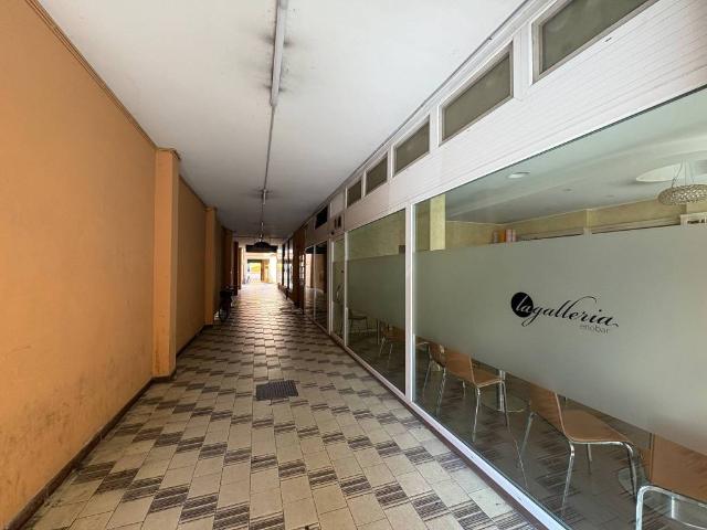 Locale Commerciale in vendita a Salvaterra, Badia Polesine