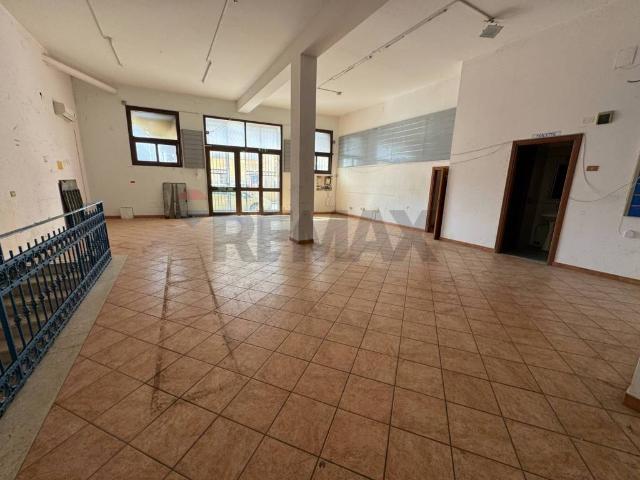 Locale Commerciale in vendita a Bagheria, Sicilia