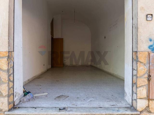 Locale Commerciale in vendita a Bagheria, Sicilia