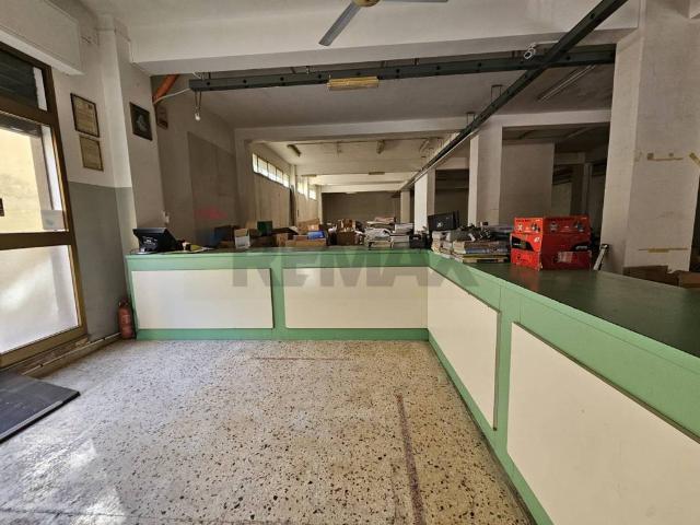 Locale Commerciale in vendita a Bagheria, Sicilia