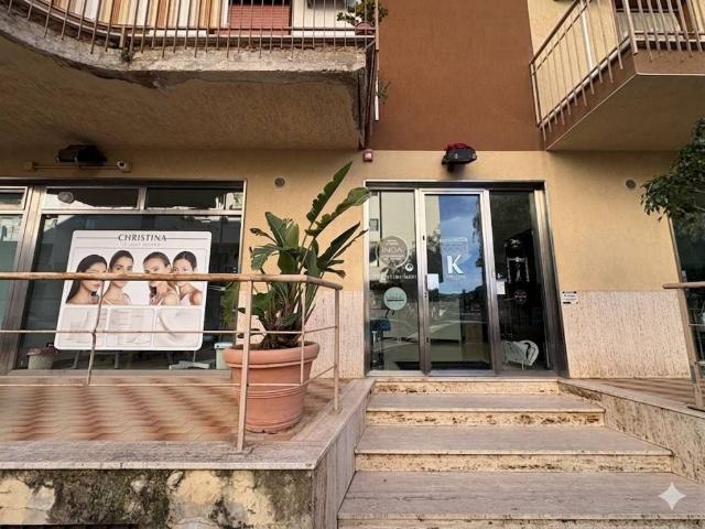 Locale Commerciale in vendita a Bagheria, Sicilia