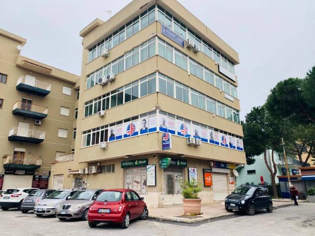 Locale Commerciale in vendita a Bagheria, Sicilia
