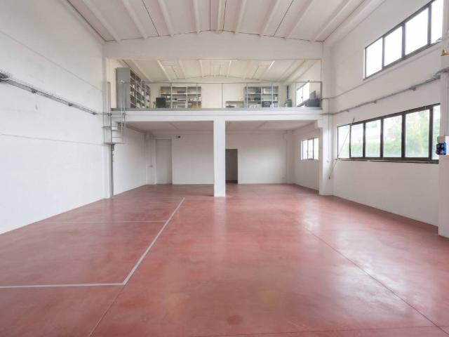 Locale Commerciale in vendita a Zona artigianale Bagnacavallo, Bagnacavallo