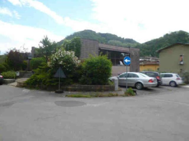 Locale Commerciale in vendita a Unione dei comuni Media Valle del Serchio, Fornoli