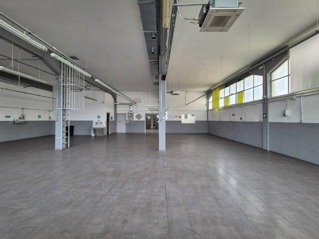 Locale Commerciale in vendita a Ponte a Niccheri, Bagno A Ripoli