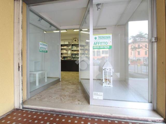 Locale Commerciale in vendita a Terra di Mezzo, Re