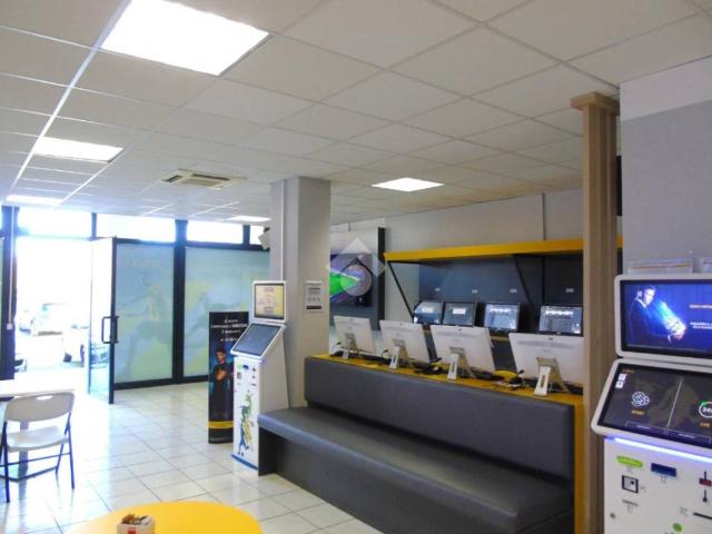 Locale Commerciale in vendita a Bagnolo Mella, Brescia