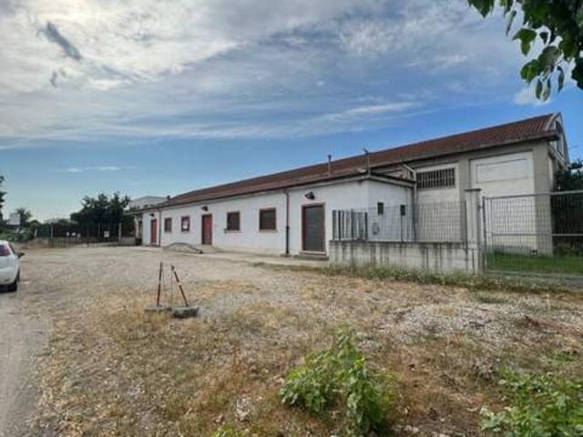 Locale Commerciale in vendita a Piemonte, Asti