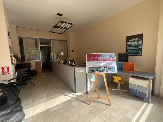 Locale Commerciale in vendita a Crist, Ivrea