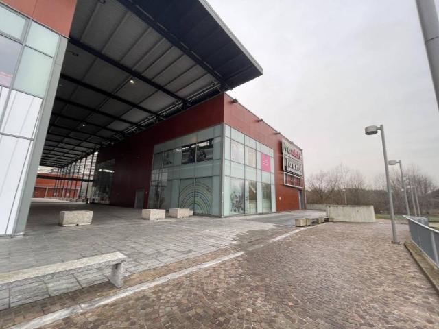 Locale Commerciale in vendita a Baranzate, Lombardia