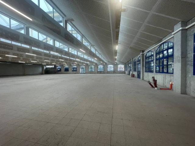 Locale Commerciale in vendita a Villaggio Gorizia, Baranzate