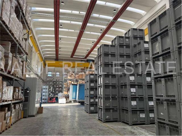Locale Commerciale in vendita a Barasso, Lombardia