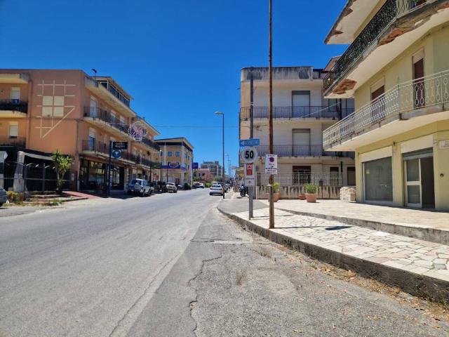Locale Commerciale in vendita a Oreto, Barcellona Pozzo Di Gotto