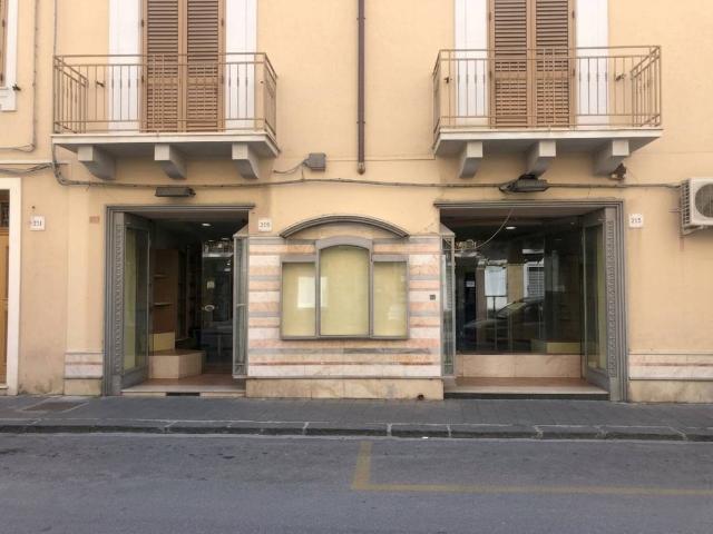 Locale Commerciale in vendita a Militi, Barcellona Pozzo Di Gotto