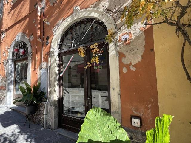 Locale Commerciale in vendita a Bardi, Reggio Emilia