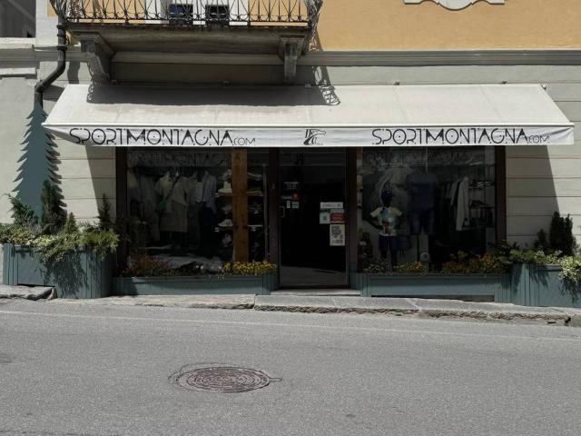 Locale Commerciale in vendita a Bardonecchia, Torino