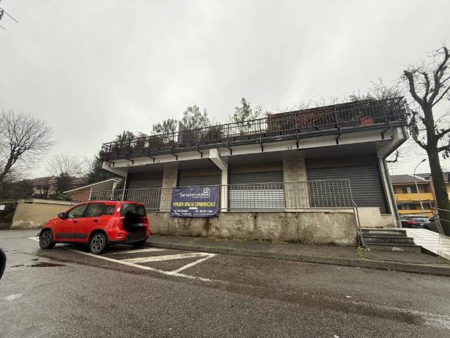Locale Commerciale in vendita a Bareggio, Lombardia