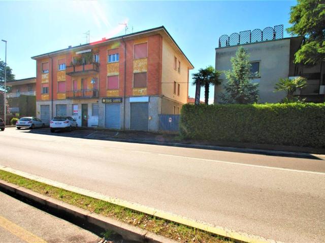 Locale Commerciale in vendita a Bareggio, Lombardia