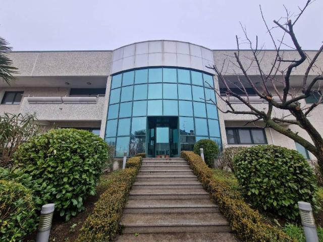 Locale Commerciale in vendita a Bareggio, Lombardia