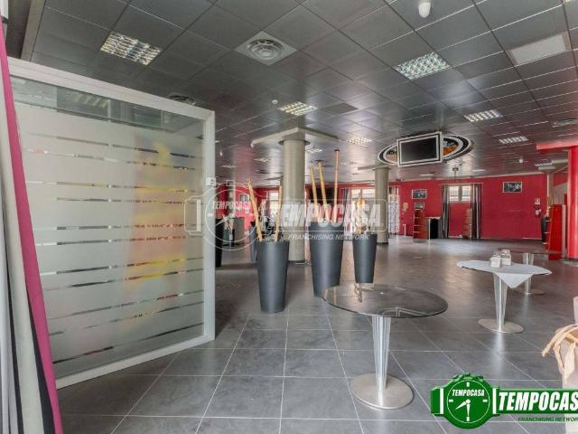 Locale Commerciale in vendita a Bareggio, Lombardia