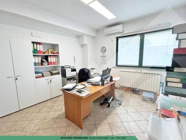 Locale Commerciale in vendita a Bareggio, Lombardia