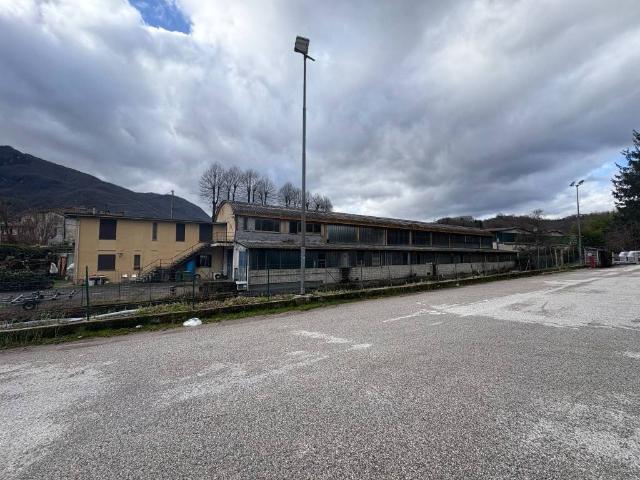 Locale Commerciale in vendita a Unione dei comuni Media Valle del Serchio, Barga