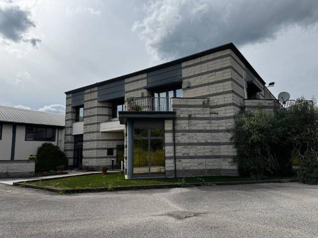Locale Commerciale in vendita a Unione dei comuni Media Valle del Serchio, Barga