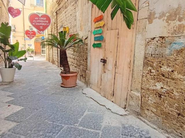 Locale Commerciale in vendita a Municipio 1, Puglia