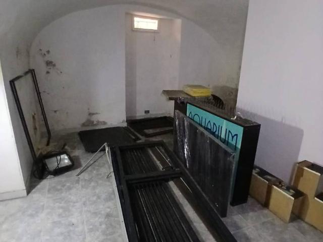 Locale Commerciale in vendita a Puglia, Bari