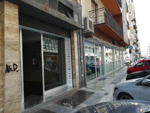 Locale Commerciale in vendita a Municipio 1, Puglia