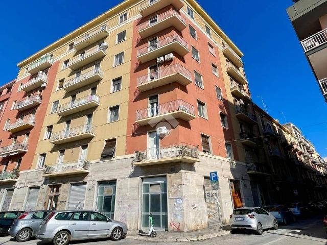 Locale Commerciale in vendita a Puglia, Bari