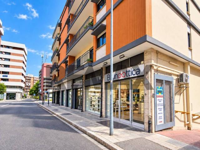 Locale Commerciale in vendita a Picone, Bari