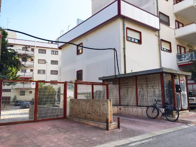 Locale Commerciale in vendita a San Pasquale, Bari