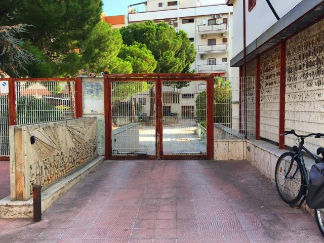 Locale Commerciale in vendita a Municipio 2, Puglia