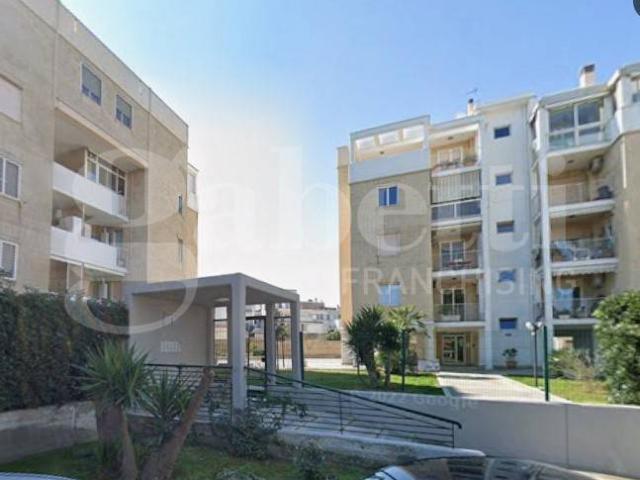 Locale Commerciale in vendita a Municipio 5, Puglia