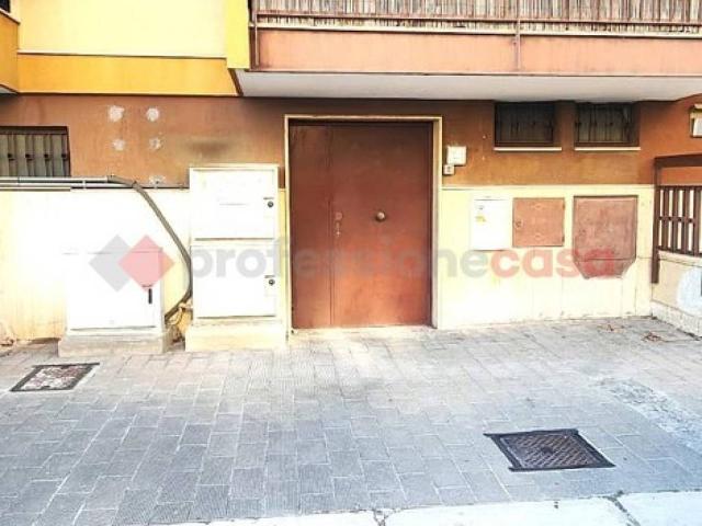 Locale Commerciale in vendita a Municipio 2, Puglia