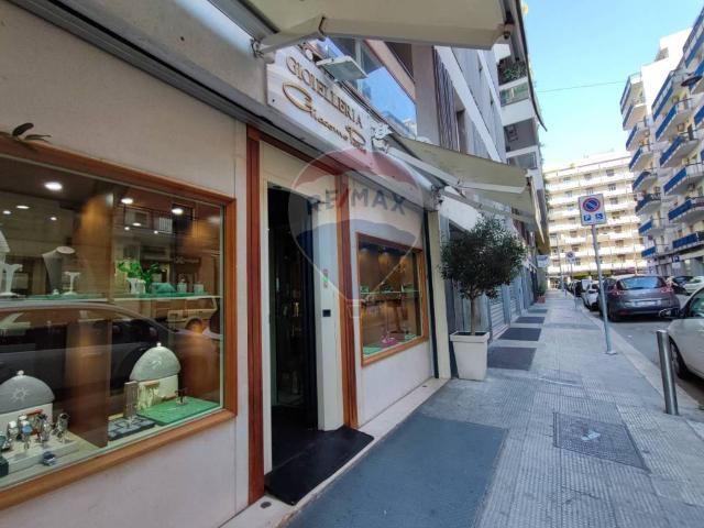 Locale Commerciale in vendita a San Pasquale, Bari