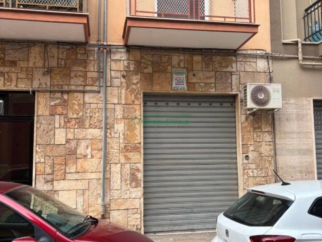 Locale Commerciale in vendita a Picone, Bari