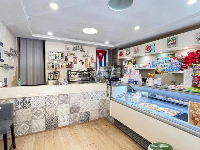 Locale Commerciale in vendita a Puglia, Bari