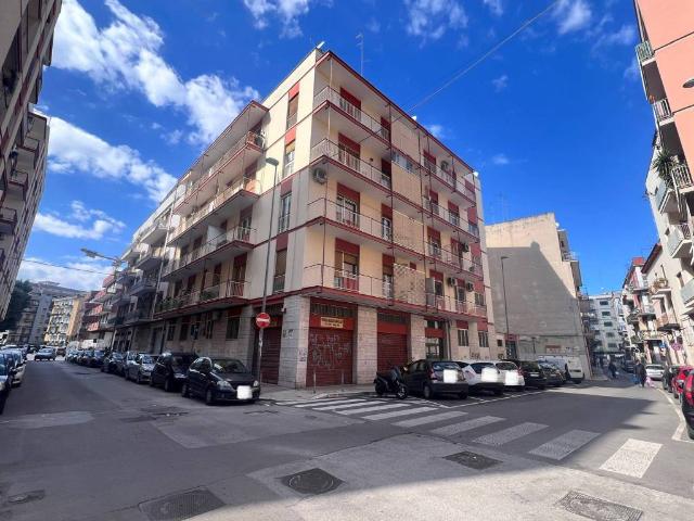 Locale Commerciale in vendita a Puglia, Bari