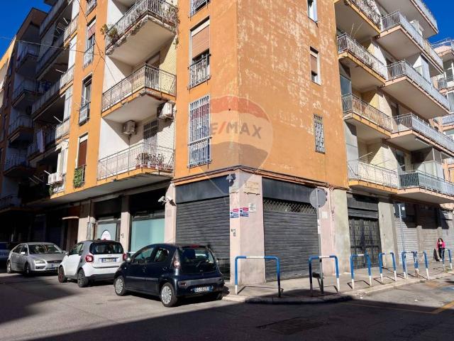 Locale Commerciale in vendita a Marconi, Bari