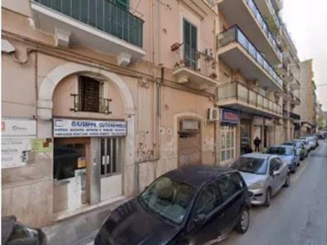 Locale Commerciale in vendita a Municipio 2, Bari