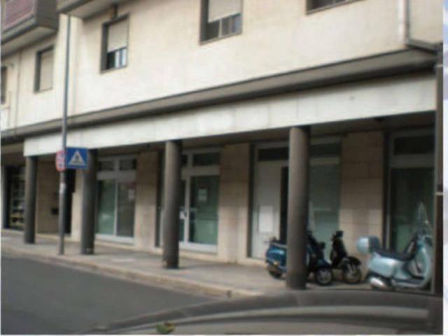 Locale Commerciale in vendita a Municipio 4, Puglia